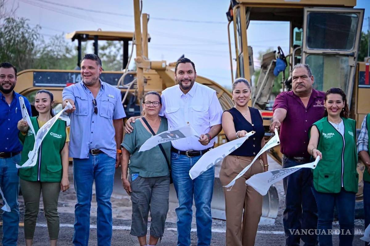 $!Vecinas y vecinos de la colonia Campanario fueron testigos del arranque de la obra de drenaje que mejorará las condiciones sanitarias de la zona.