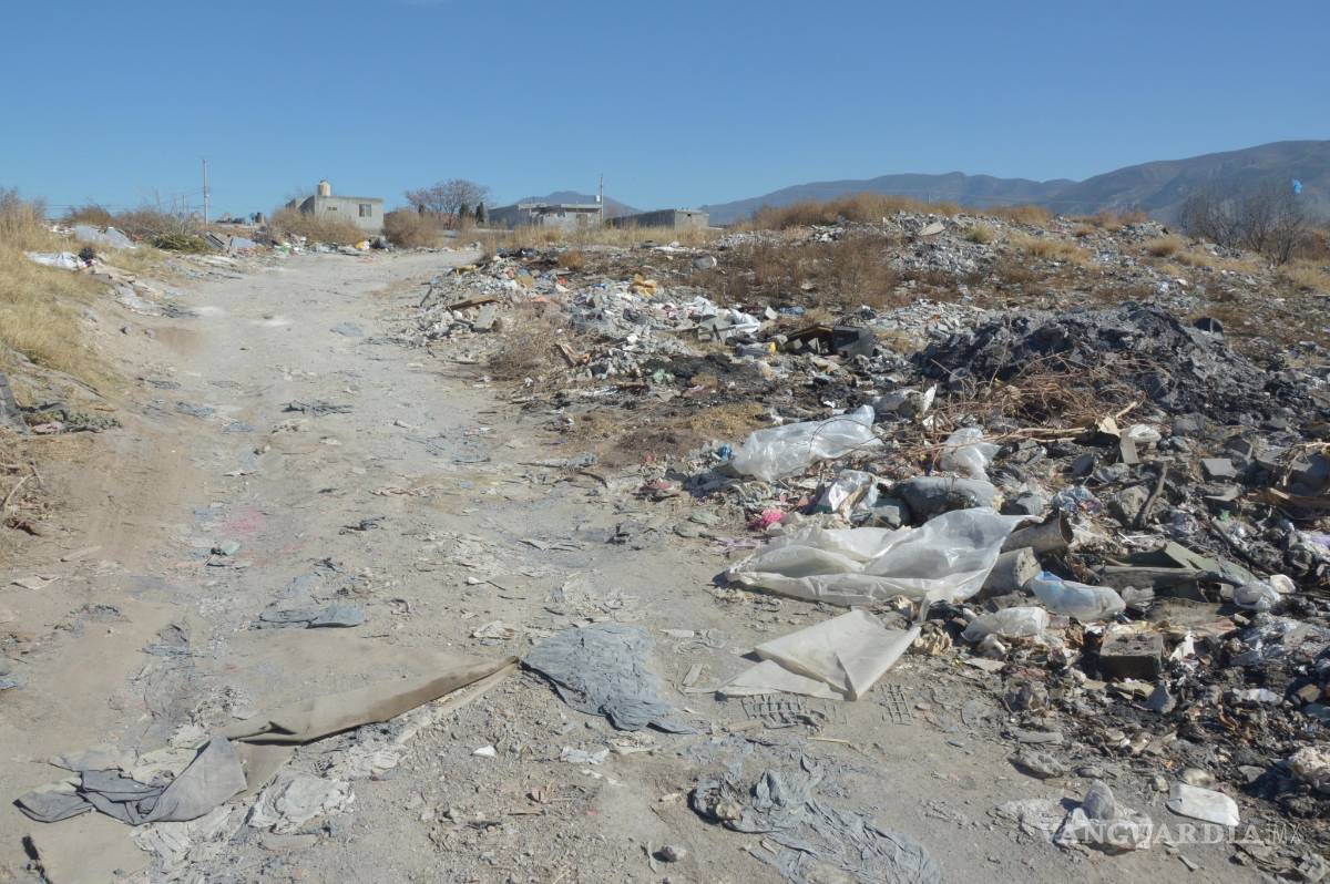 $!Usan cruce como basurero clandestino en Saltillo