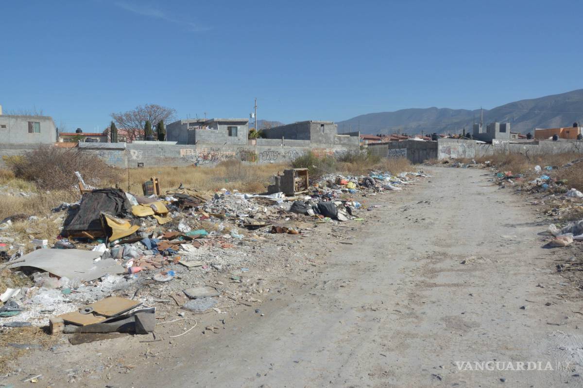 $!Usan cruce como basurero clandestino en Saltillo