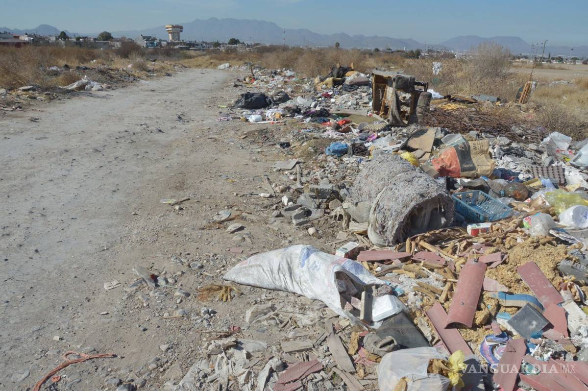 $!Usan cruce como basurero clandestino en Saltillo
