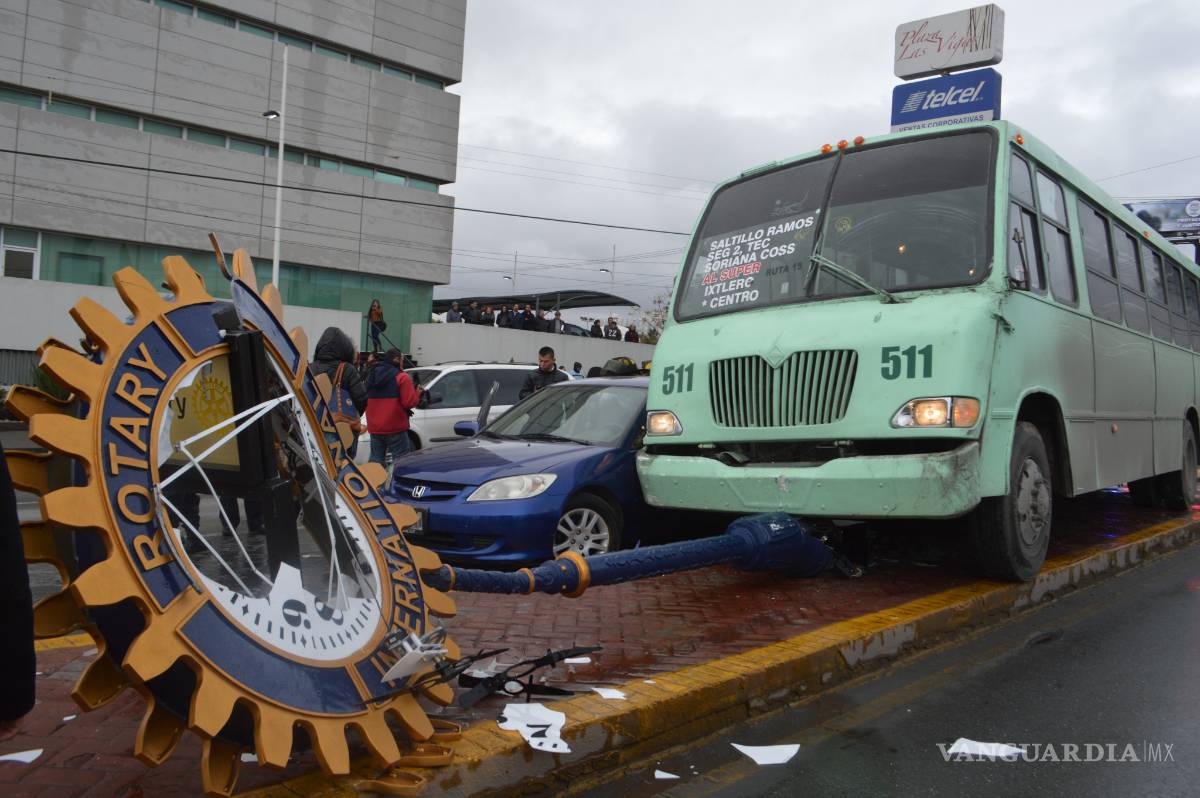 $!Rotarios instalan nuevo reloj en Saltillo