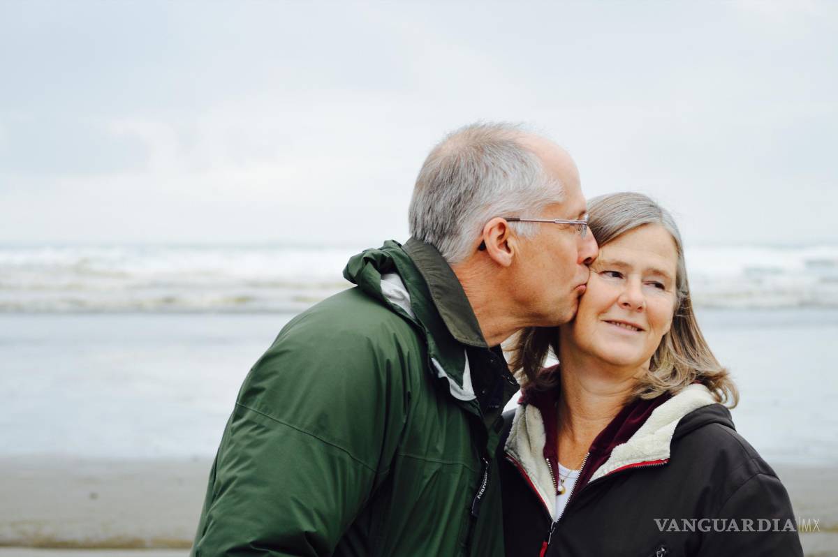 $!La disminución drástica de estrógenos durante y después de la menopausia es la razón principal por la que el sexo puede convertirse en algo doloroso.