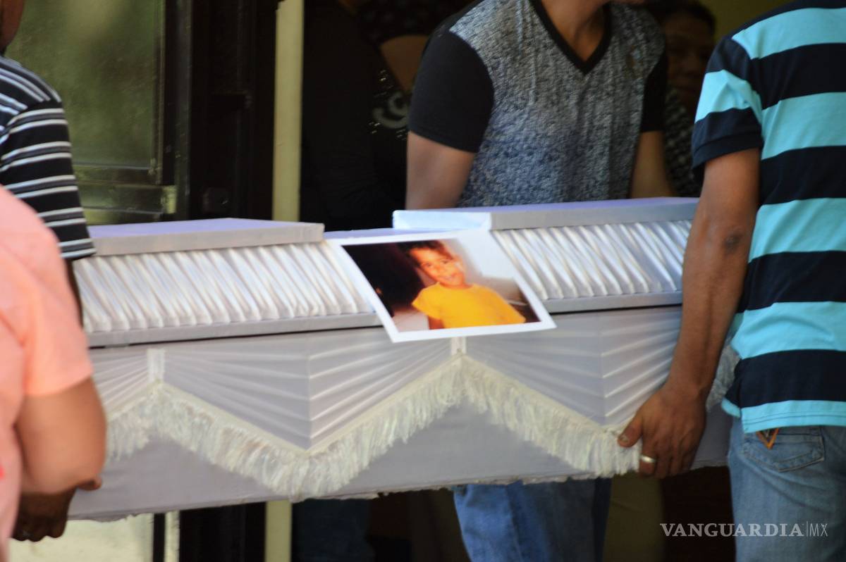 $!Dan último adiós a niño ahogado por su padrastro en Saltillo