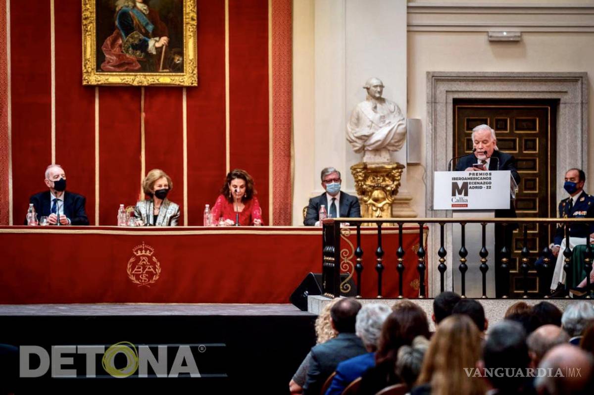 $!Gustavo durante su disertación en el evento de Madrid del 2022, para reconocer la labor de mecenas de varios países. La Reina Sofía de España, al centro.