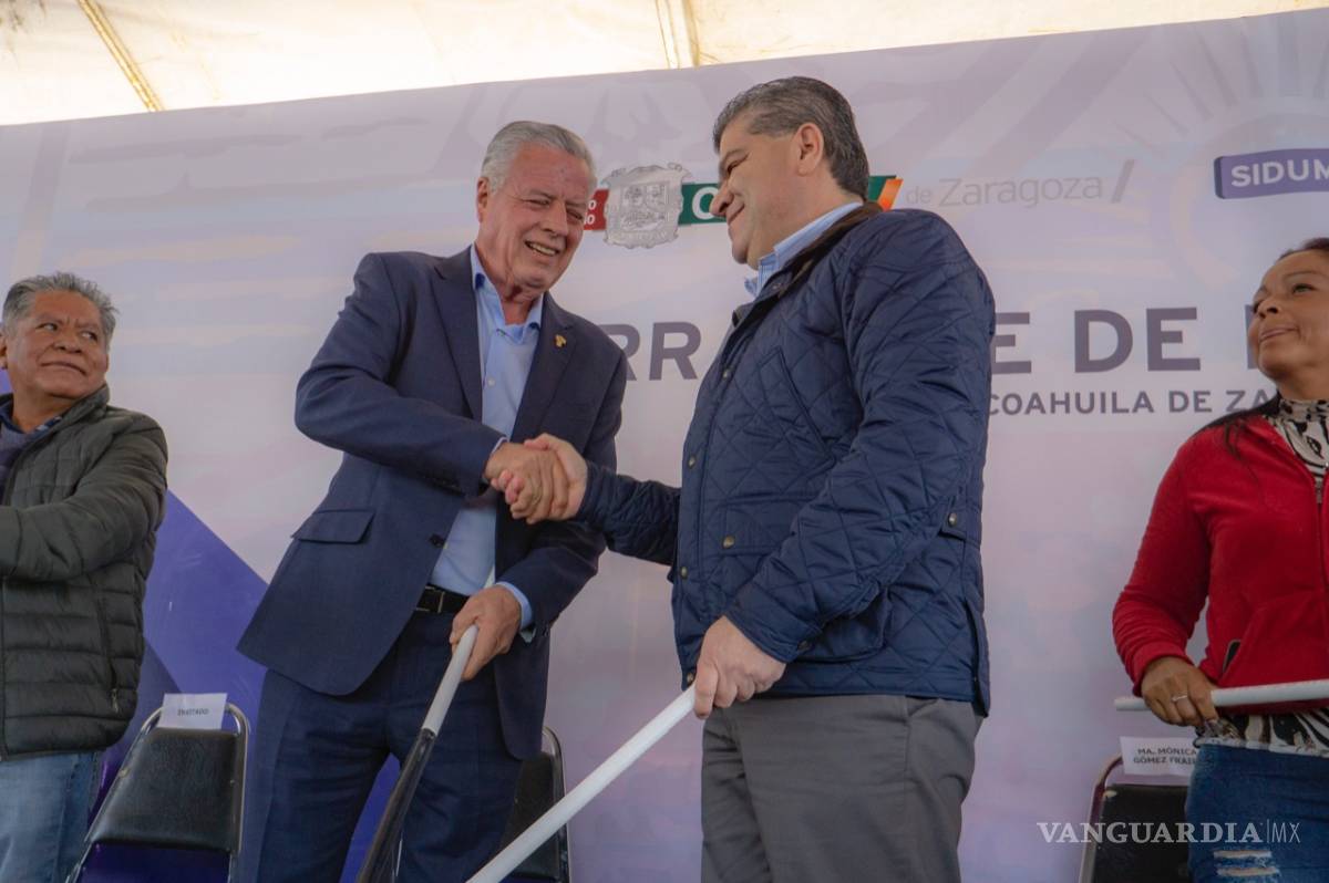 $!Da Miguel Riquelme banderazo inicial de pavimentación en Torreón