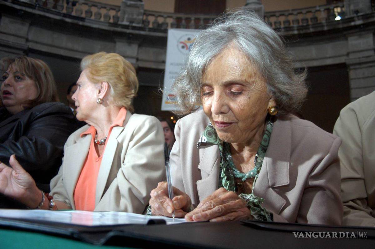 $!16MAYO2006.- La escritora Elena Poniatowska, durante la firma del Acuerdo Nacional por la Igualdad y en Contra la Descriminación en el museo de San Carlos.