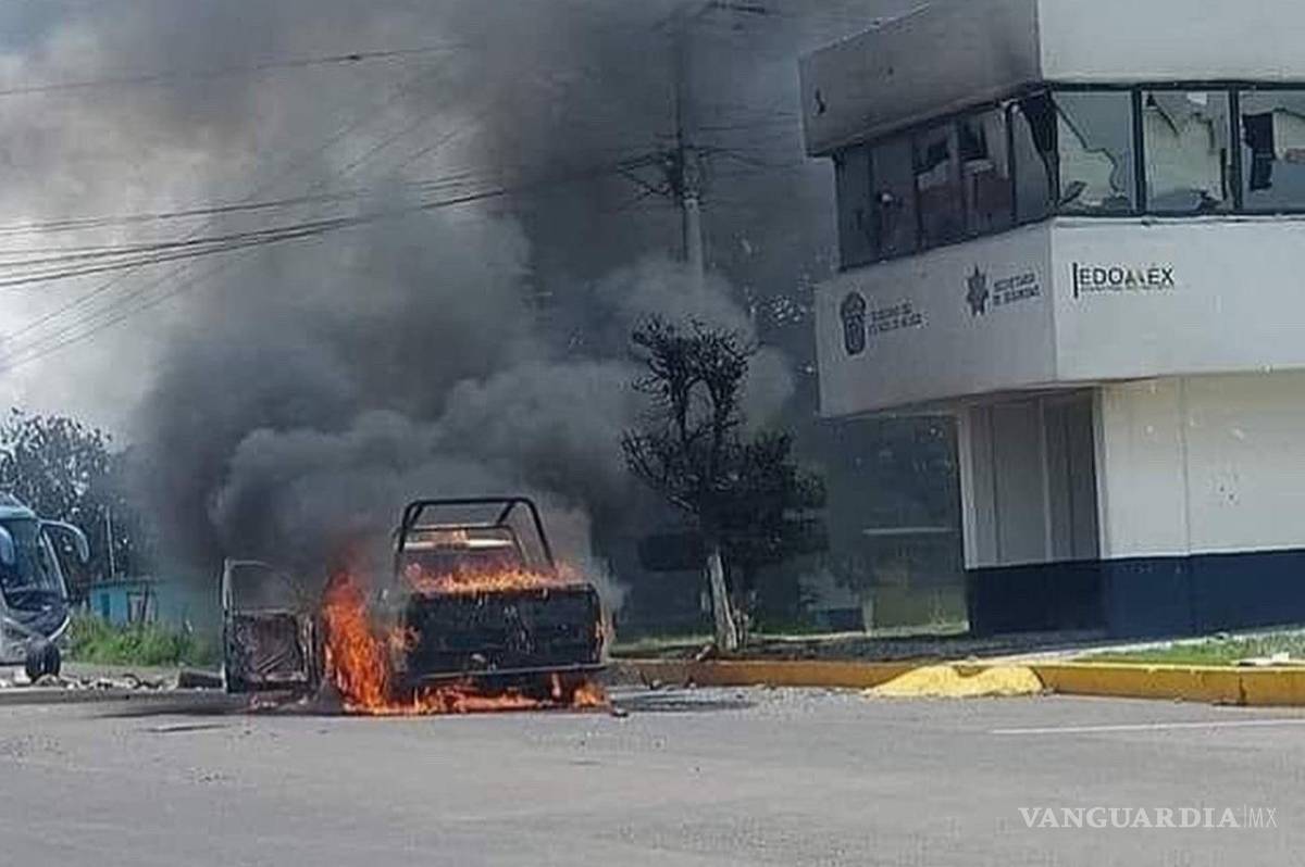 $!Pobladores queman casa de alcaldesa en el Edomex; protestaron por inseguridad