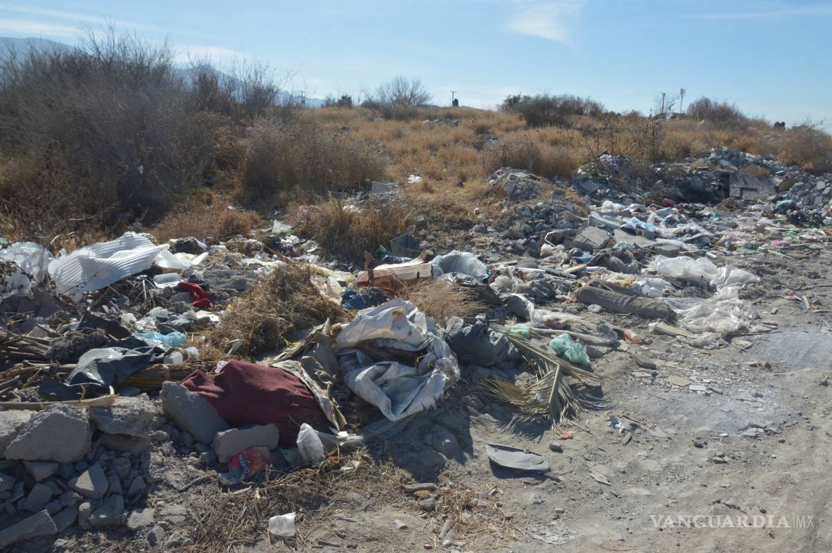 $!Usan cruce como basurero clandestino en Saltillo