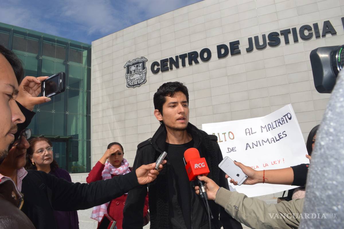 $!Llevan a juzgados caso de torturador de gatos