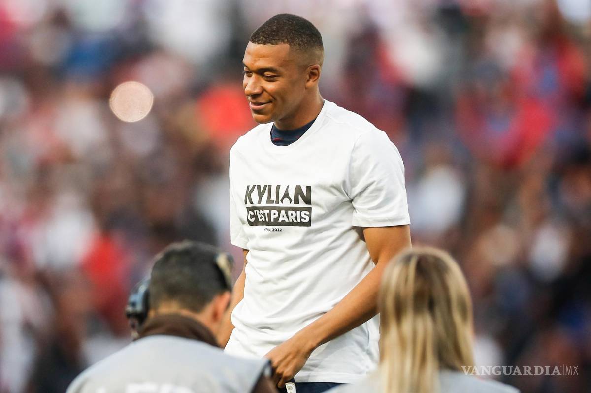 $!Mbappé anunciando su renovación.