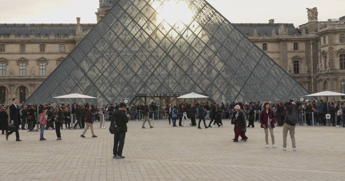 Detienen a dos sospechosos por el ‘robo del siglo’ al Museo de Louvre en París