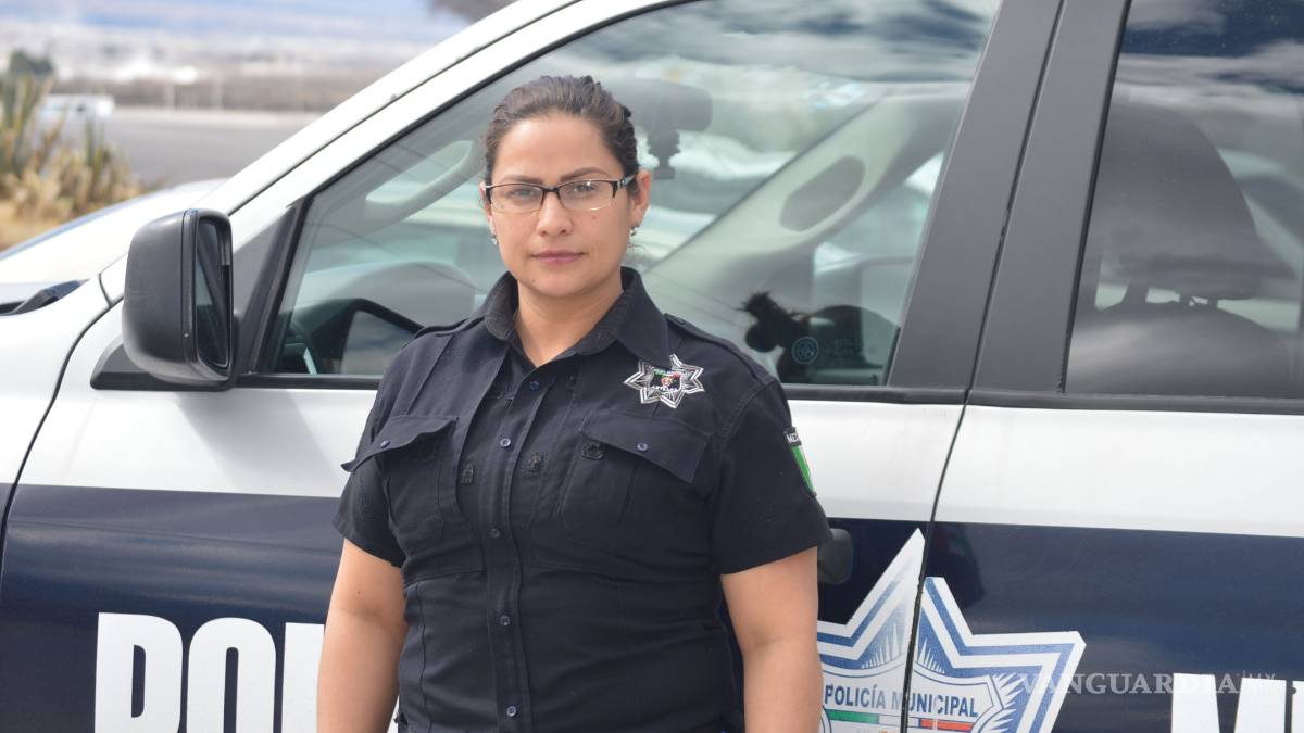 Nace el amor en medio de claves, detenciones y partes informativos