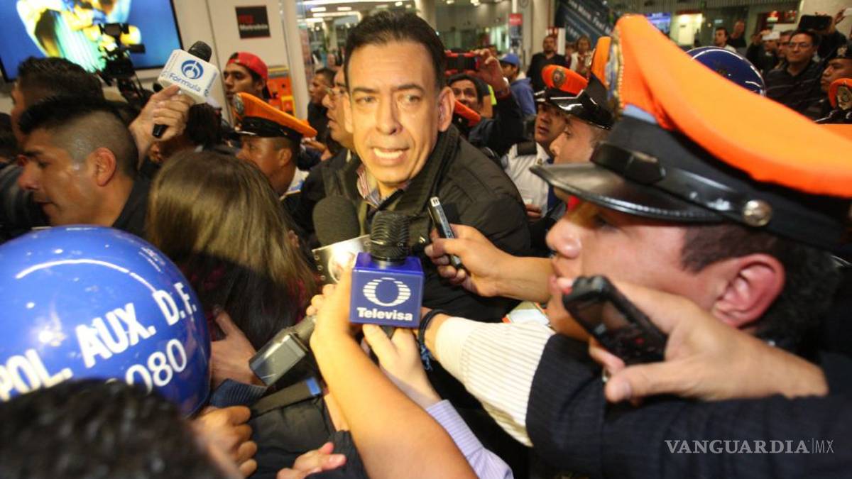 Humberto Moreira defiende su inocencia; 'papelito habla' dice