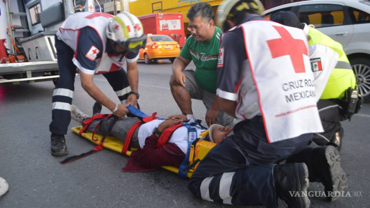 Arrolla a estudiante que cruzaba bulevar de Saltillo, sin fijarse