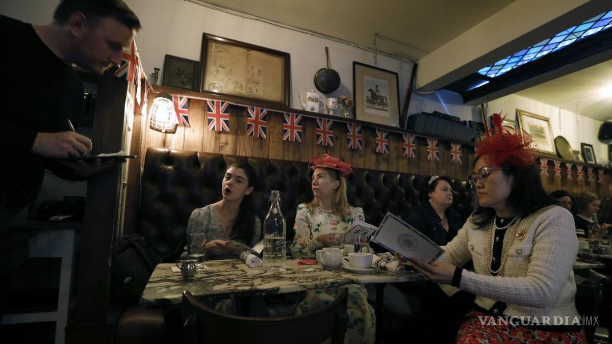 Así inicia el reinado del Carlos III tras una larga espera para ser el monarca británico (fotos)