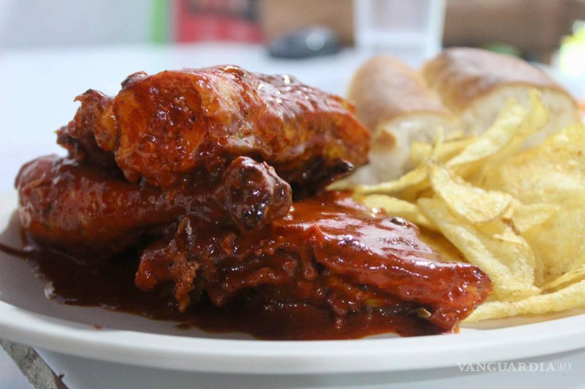 $!La venta de pollos busca recaudar fondos para el equipamiento del Centro Fuerza Mayor.