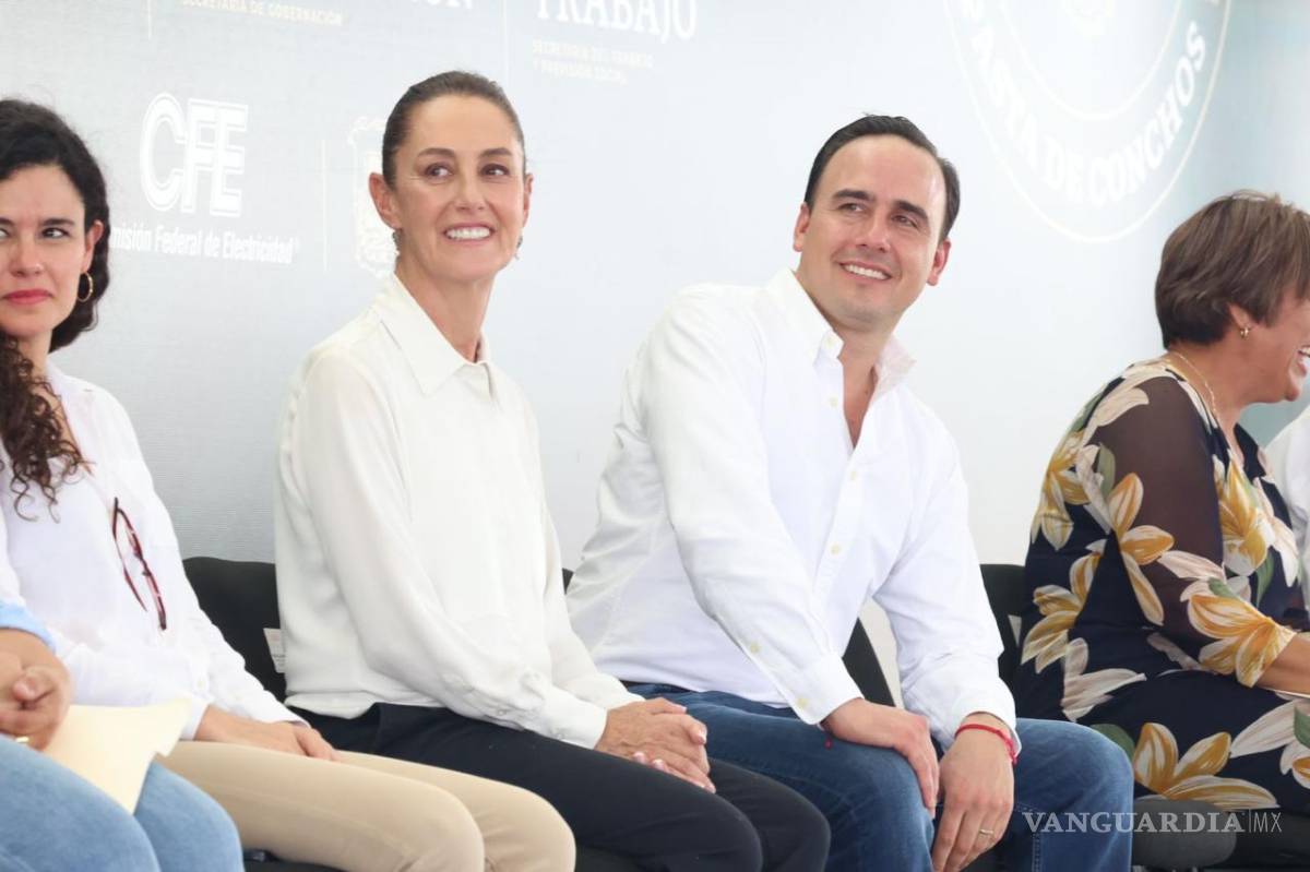 $!Inclusive, durante su discurso “lideró” las porras que se escuchaban para Sheinbaum.