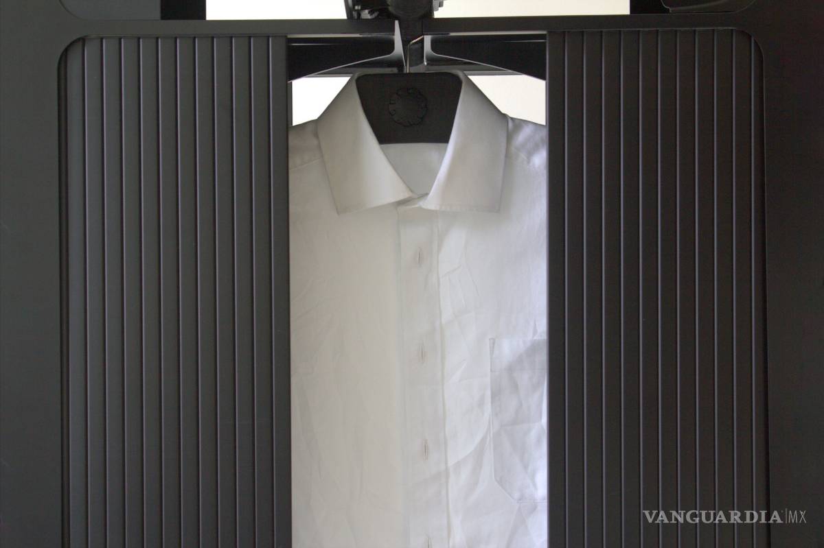 $!“Effie”es capaz de secar y planchar hasta 12 prendas diferentes a la vez