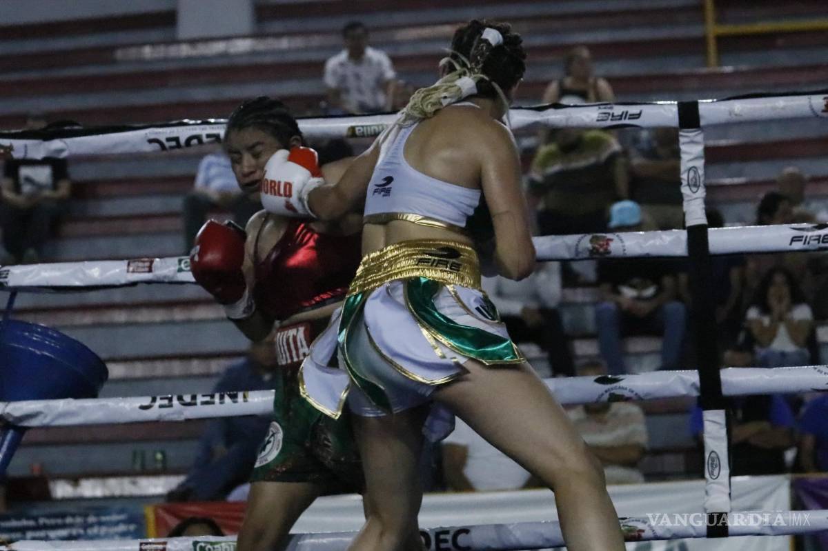 $!Impecables y potentes golpes conectaron los pugilistas en cada uno de los combates sobre el ring.