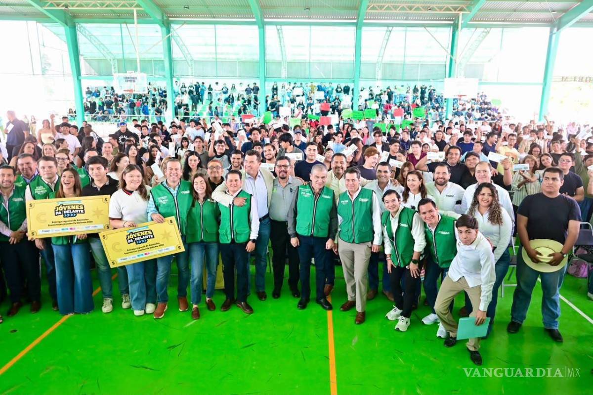 $!El alcalde Miguel Ángel Riquelme Solís encabezó junto a funcionarios estatales la entrega de estímulos económicos del programa “Jóvenes pa’ Delante 2026”.