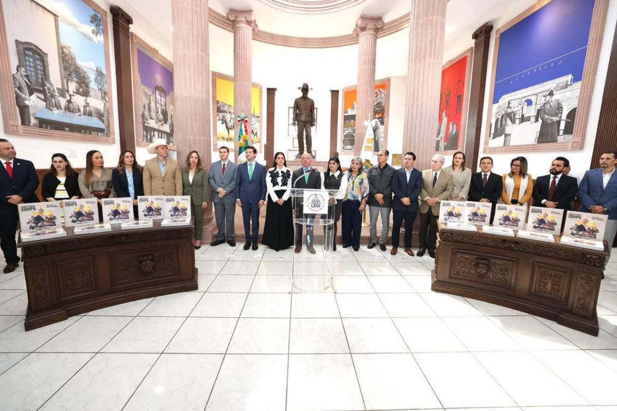 $!Legisladores de la Junta de Gobierno reciben el volumen impreso del Segundo Informe.