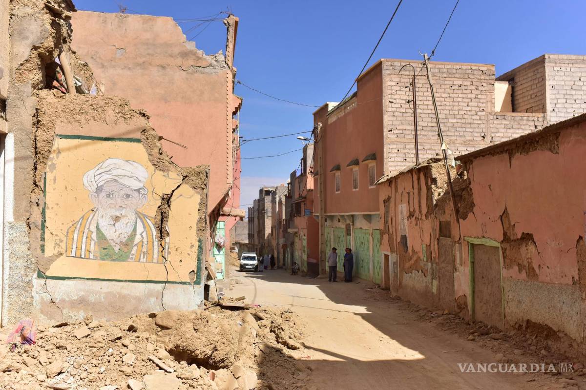 $!Amizmiz (Morocco), 24/09/2023.- A view of buildings damaged and destroyed by the earthquake in the village of Amizmiz, south of Marrakesh, Morocco, 24 September 2023. A magnitude 6.8 earthquake that struck central Morocco late 08 September has killed nearly 3,000 people and damaged buildings from villages and towns in the Atlas Mountains to Marrakesh, Moroccan authorities said. (Terremoto/sismo, Marruecos)