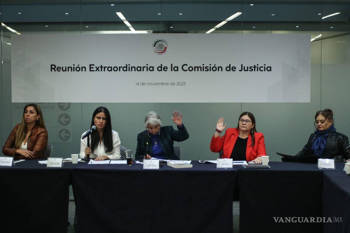 $!Reunión extraordinaria de la Comisión de Justicia encabeza por Olguín Sánchez Cordero, Indira de Jesús Rosales San Román en la Cámara de Senadores donde el tema fue la aprobación de la renuncia del ministro Arturo Zaldívar Lelo de Larrea.