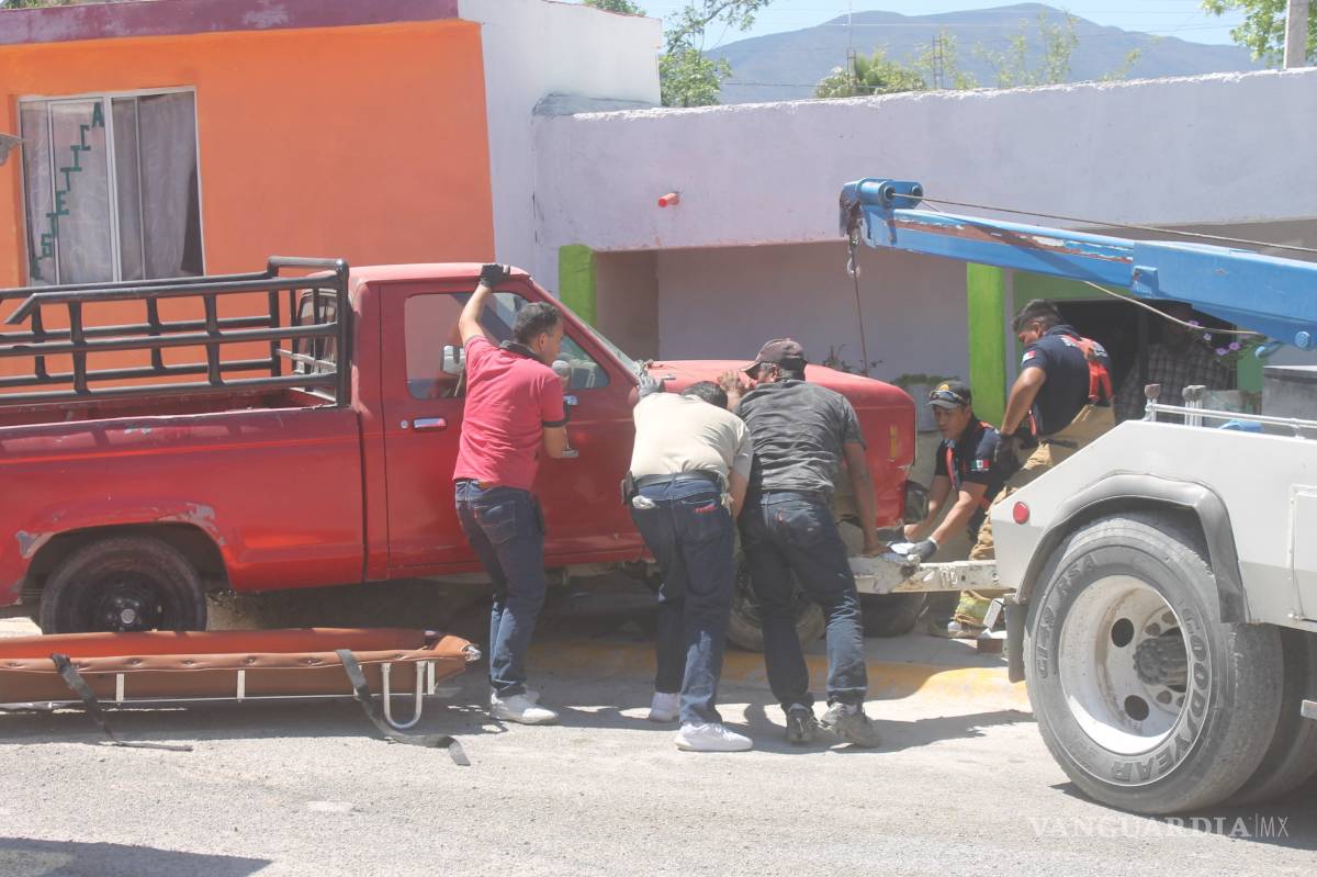 $!Muere atropellado por su propia camioneta