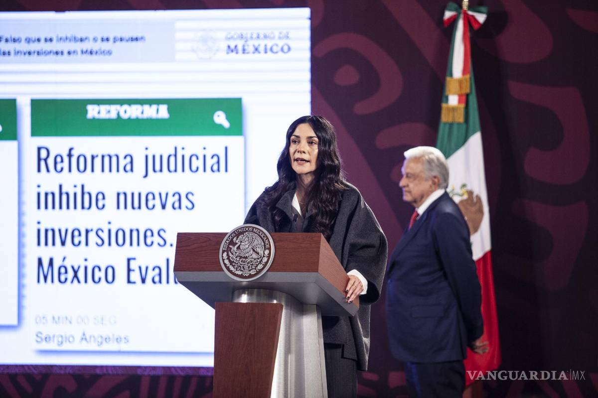 $!ana Elizabeth García Vilchis, durante su sección ¿Quién es quién en las mentiras? en conferencia matutina en Palacio Nacional. | Foto: Cuartoscuro