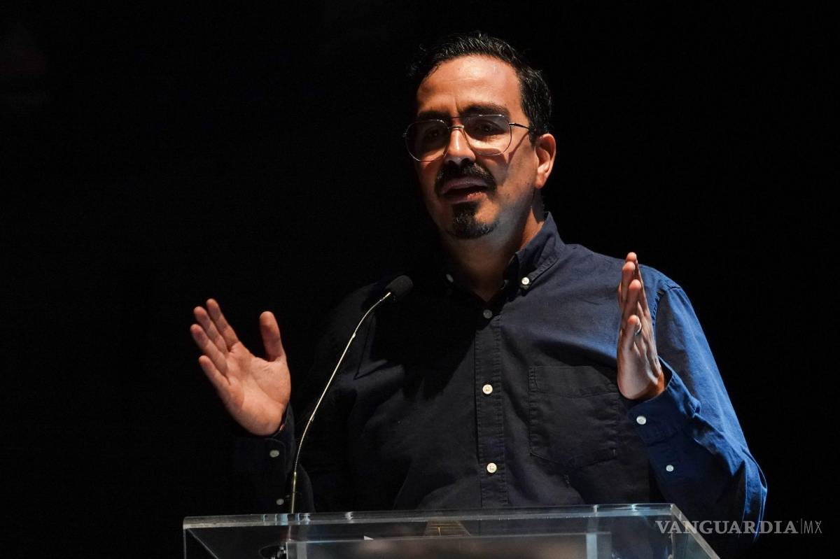 $!Leopoldo Maldonado, ex director regional de Artículo 19 México y Centroamérica da un mensaje en el Centro Cultural España en Ciudad de México.
