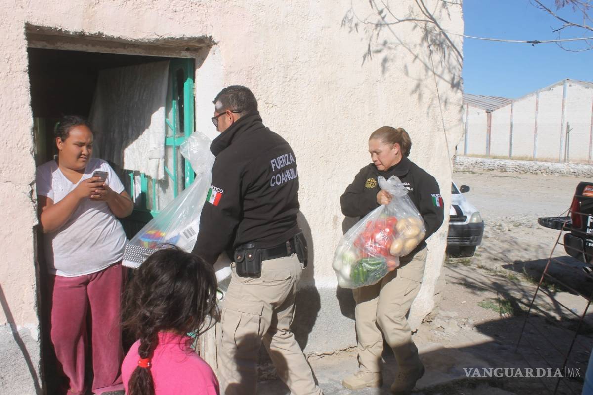 $!Elementos de Fuerza Coahuila entregan apoyo a mujer invidente