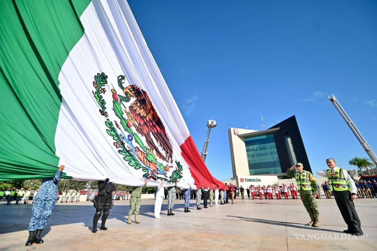 $!A 60 años del Plan DN-III-E, Torreón reconoce al Ejército por su apoyo ante desastres y contingencias.