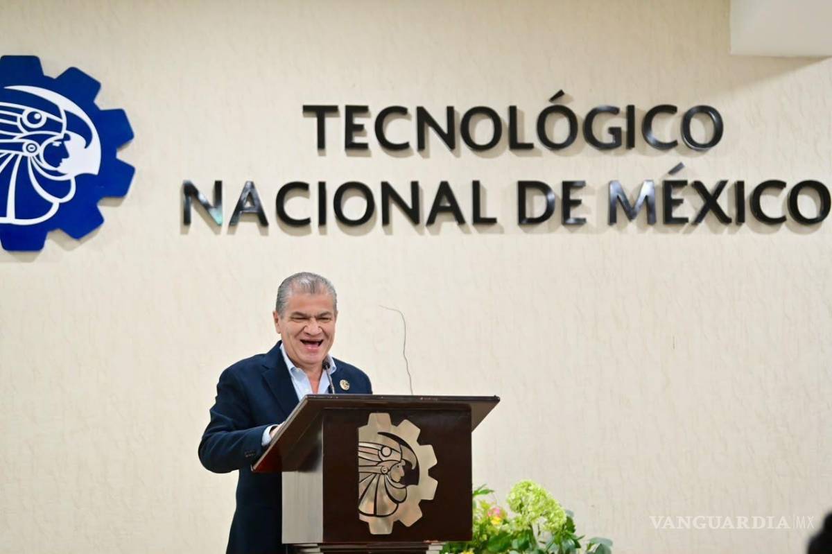 $!Miguel Ángel Riquelme Solís dirigió un mensaje a la comunidad estudiantil durante la ceremonia por el 61 aniversario de la casa de estudios.