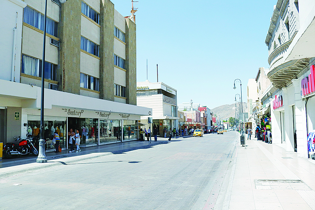 $!Coronavirus: Lucen solas las calles de Saltillo; baja tráfico vial en 60 por ciento por COVID-19