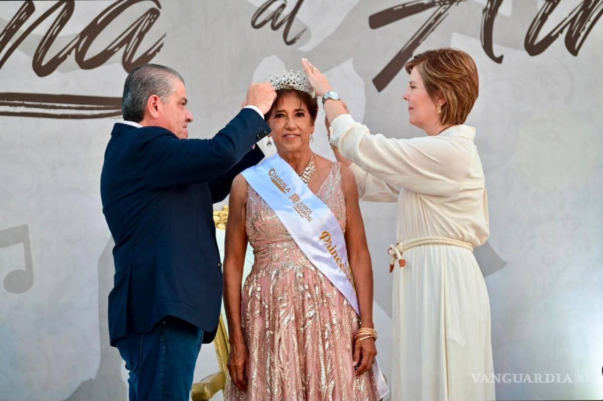 $!Enriqueta García Reyes recibió la corona como una de las princesas del Adulto Mayor 2026.
