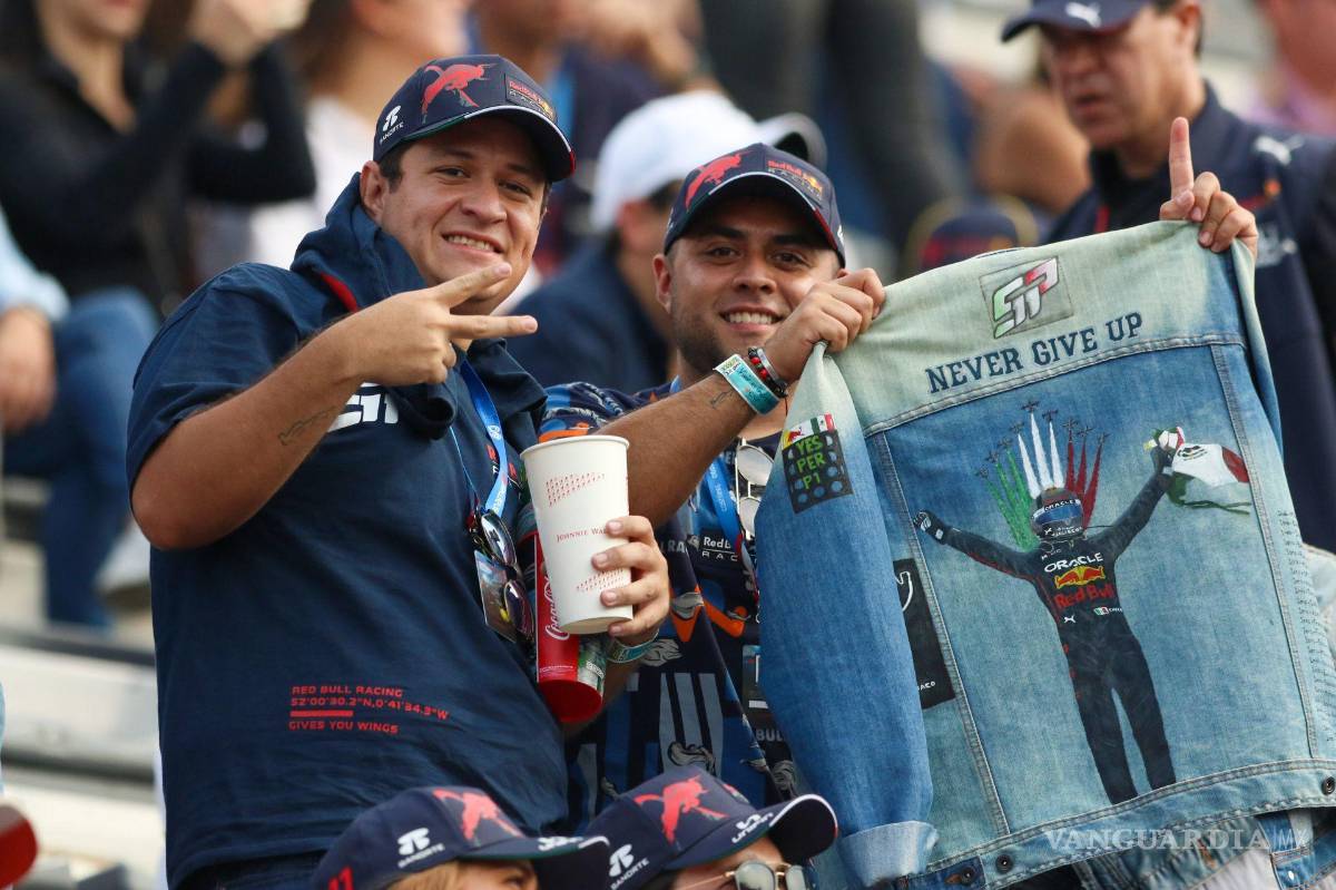 $!La afición mexicana se volcó a apoyar a Sergio Checo Pérez en la segunda práctica de la jornada en Autódromo Hermanos Rodríguez.