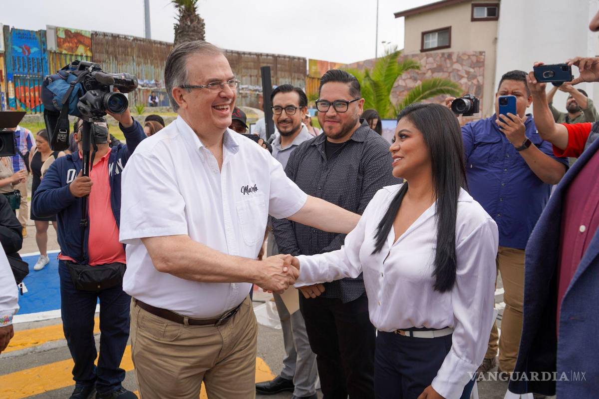 $!La alcaldesa Monserrat Caballero y el ex canciller Marcelo Ebrard revelaron esta pieza de historia que estará a metros del muro que divide México y EU.