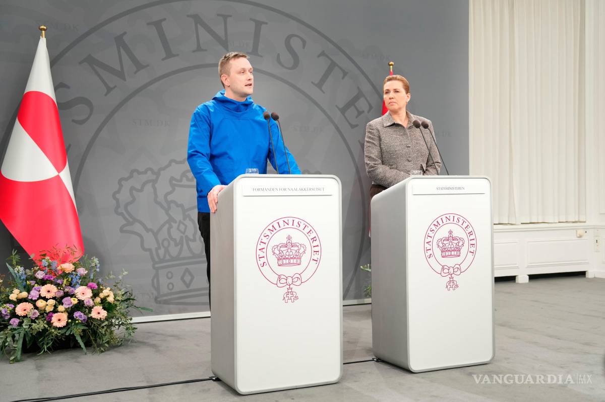 $!El presidente del Naalakkersuisut de Groenlandia, Jens-Frederik Nielsen, y la primera ministra de Dinamarca, Mette Frederiksen dan una conferencia de prensa.