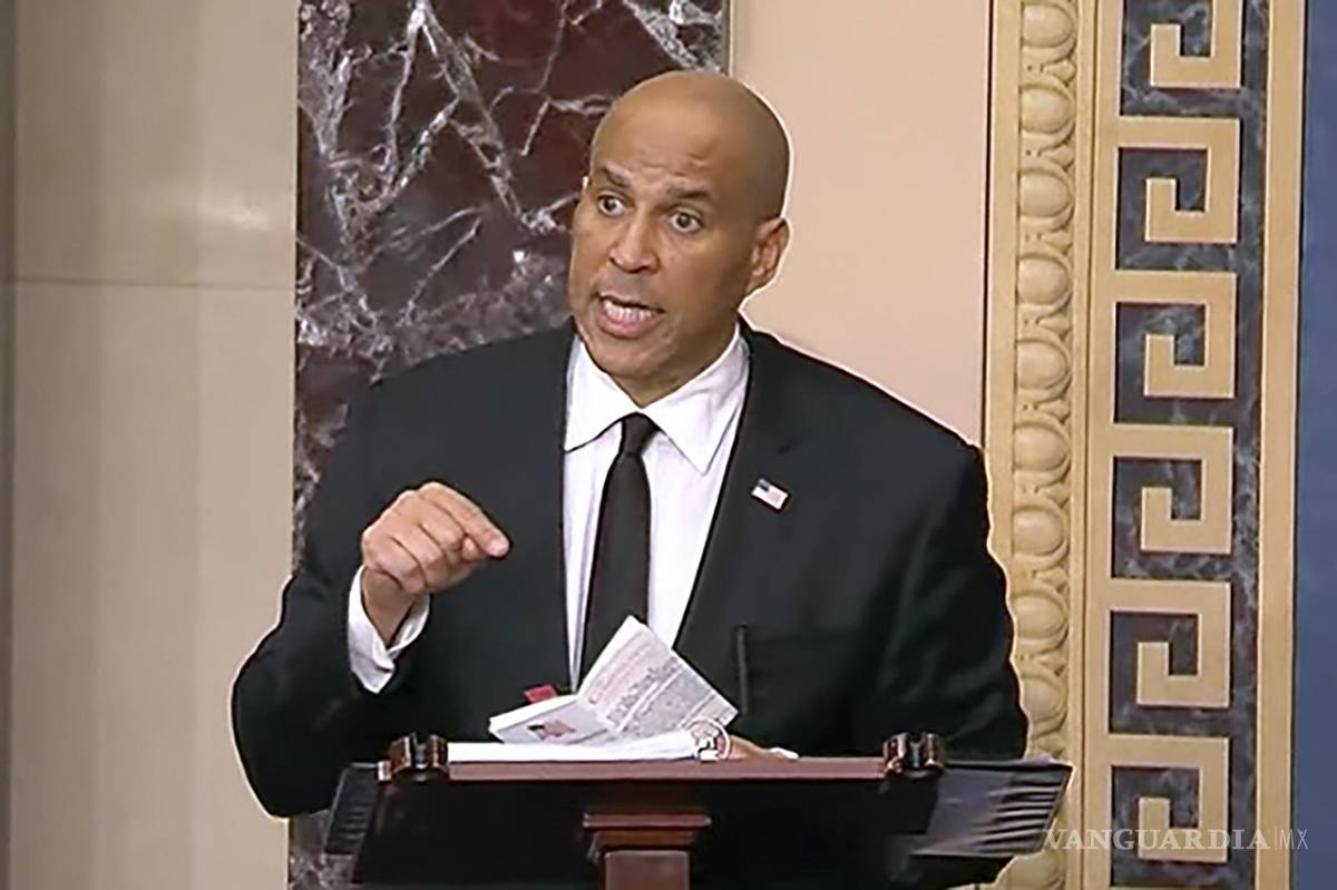 $!”Momentos como este requieren que seamos más creativos o más imaginativos, o simplemente más persistentes y tenaces y decididos”, dijo Booker.