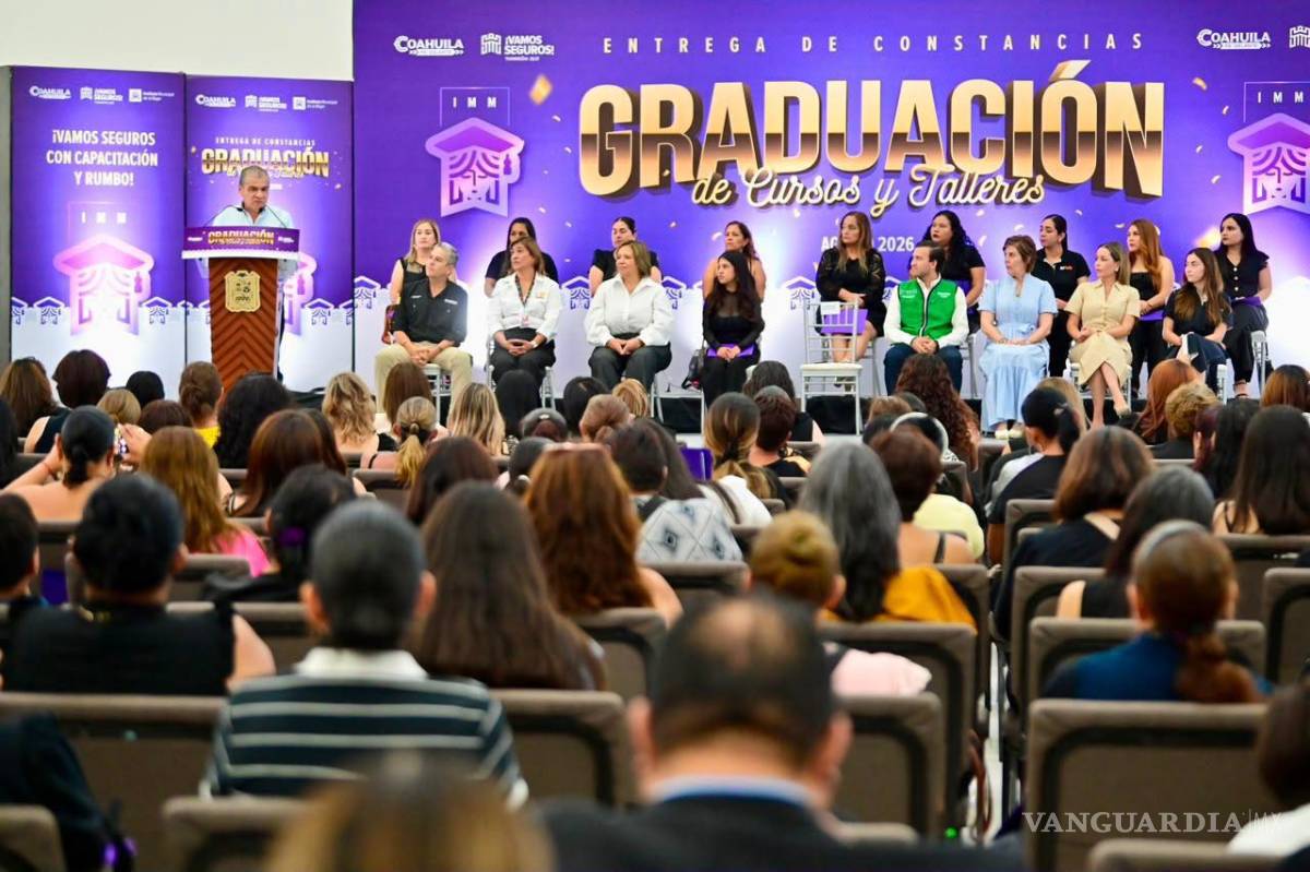 $!Más de 190 mujeres recibieron reconocimientos tras concluir sus programas de capacitación.
