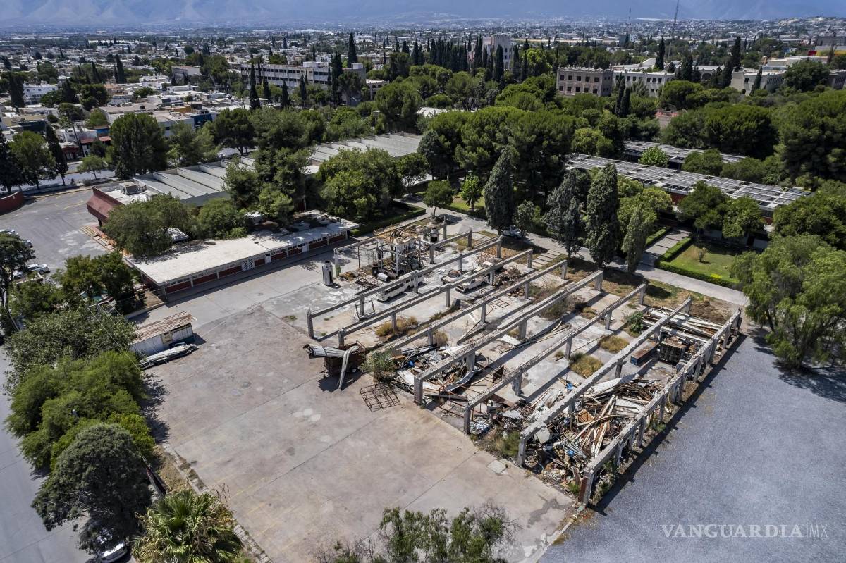 $!Se cree que en este espacio donde ahora todo es chatarra y la intención de una obra, puede construirse un área de posgrado con cubículos y laboratorios especializados para el área de materiales.