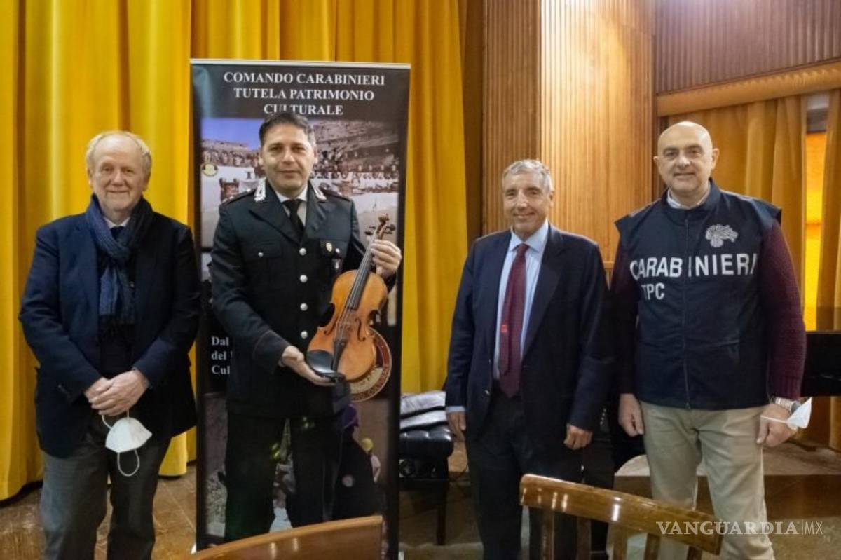 $!Italia recuperó un valioso violín, realizado en 1861 por el luthier Giuseppe Roca y valorado en 350,000 euros, dos décadas después de su robo.