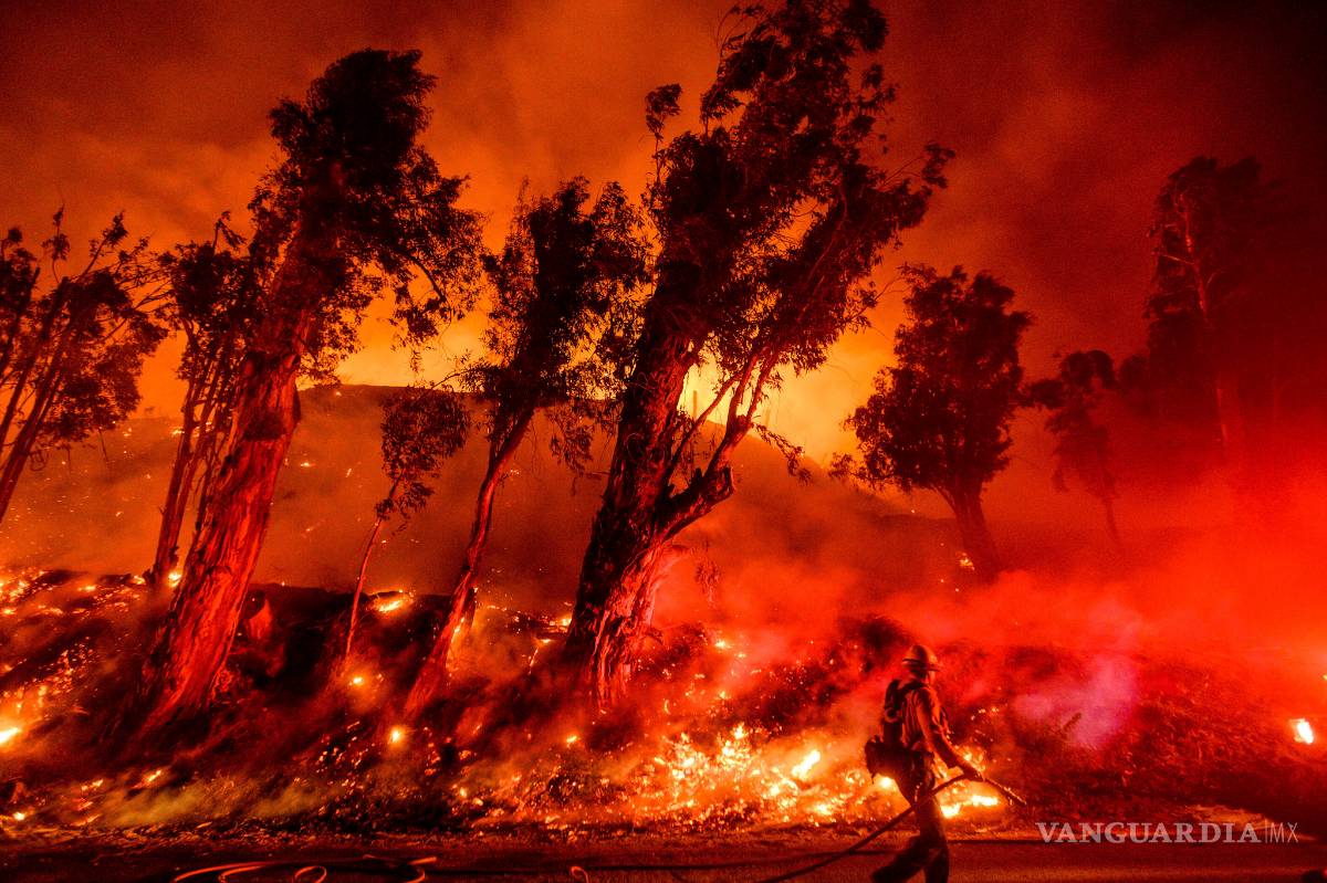 $!Incendios consumen a California