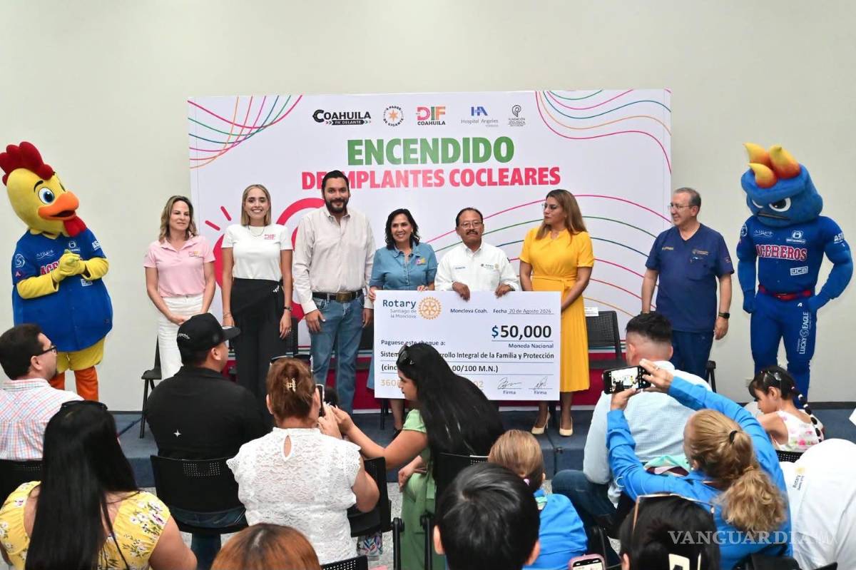 $!El Club Rotario Santiago de la Monclova entregó un donativo de 50 mil pesos al DIF Coahuila, producto de una carrera con causa.
