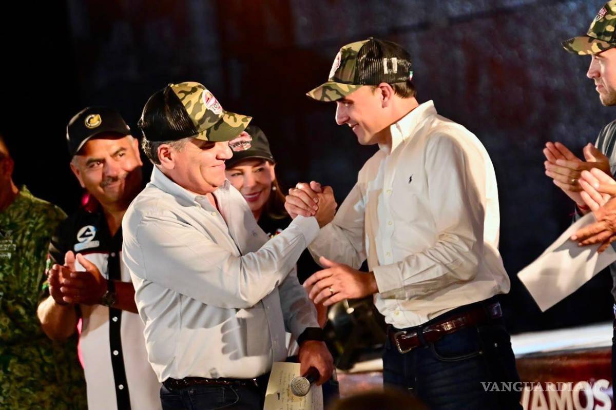 $!El gobernador Manolo Jiménez y el alcalde Miguel Ángel Riquelme participaron en la recepción de las tripulaciones.