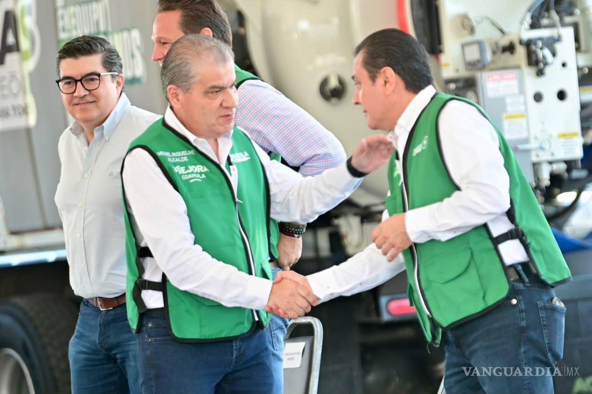 $!Entre el equipo entregado destacan dos camiones tipo Vactor nuevos y otros dos rehabilitados para atender problemas de drenaje.