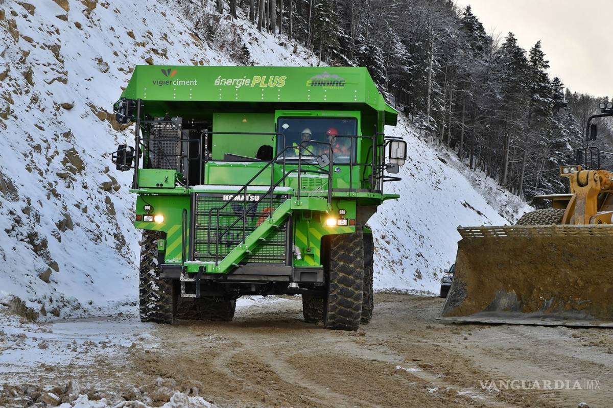 $!Camión minero es el vehículo eléctrico más grande del mundo, y regenera tanta energía que da luz a su empresa