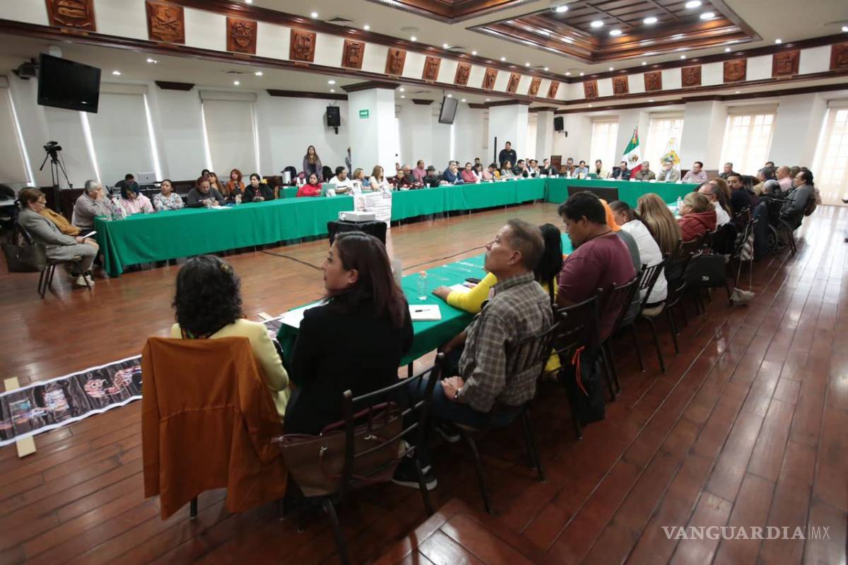 $!A la sesión acudieron representantes de los distintos colectivos de familiares de personas desaparecidas.