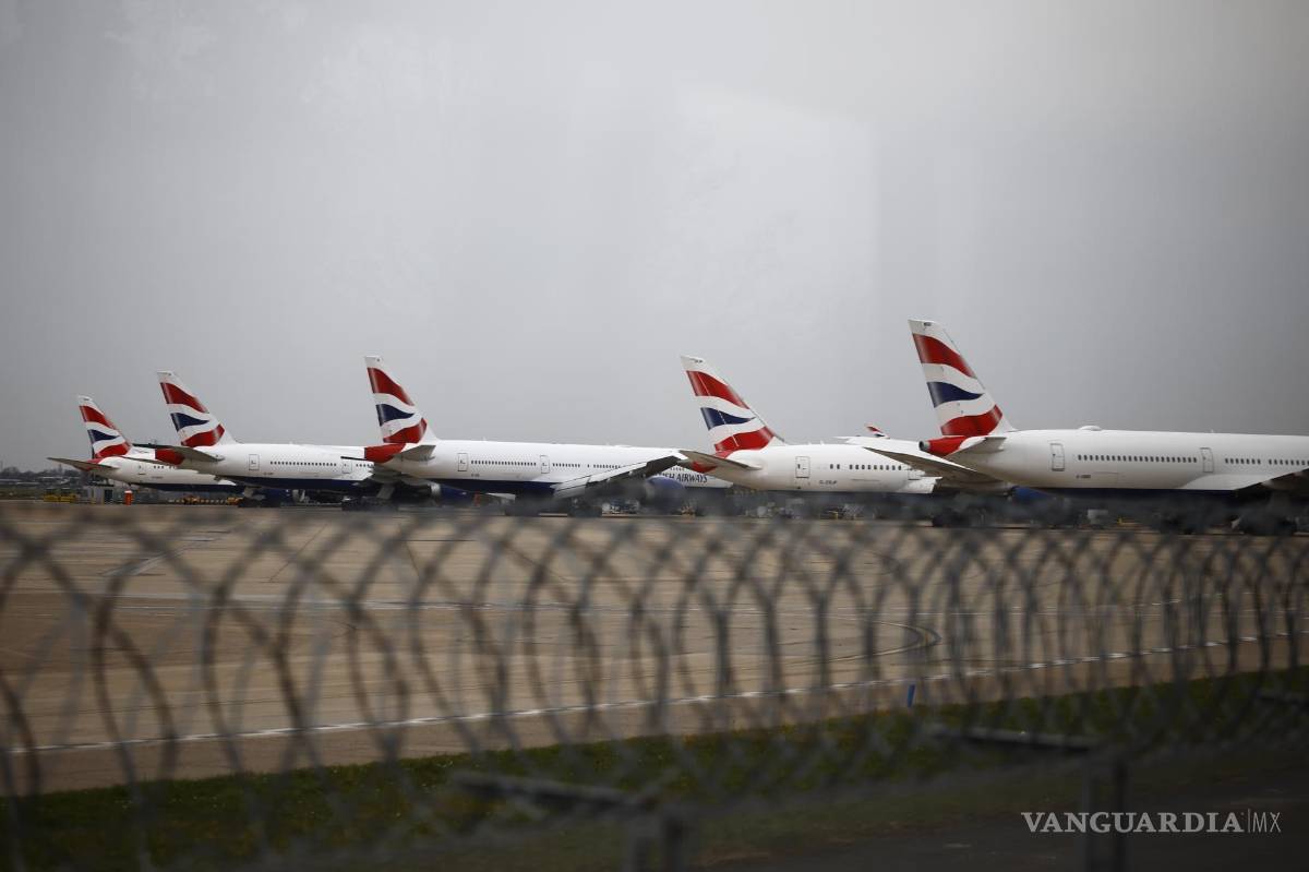 $!Aviones de British Airways en el aeropuerto de Heathrow. El aeropuerto cerró debido a un incendio en una subestación eléctrica que abastece al aeropuerto.