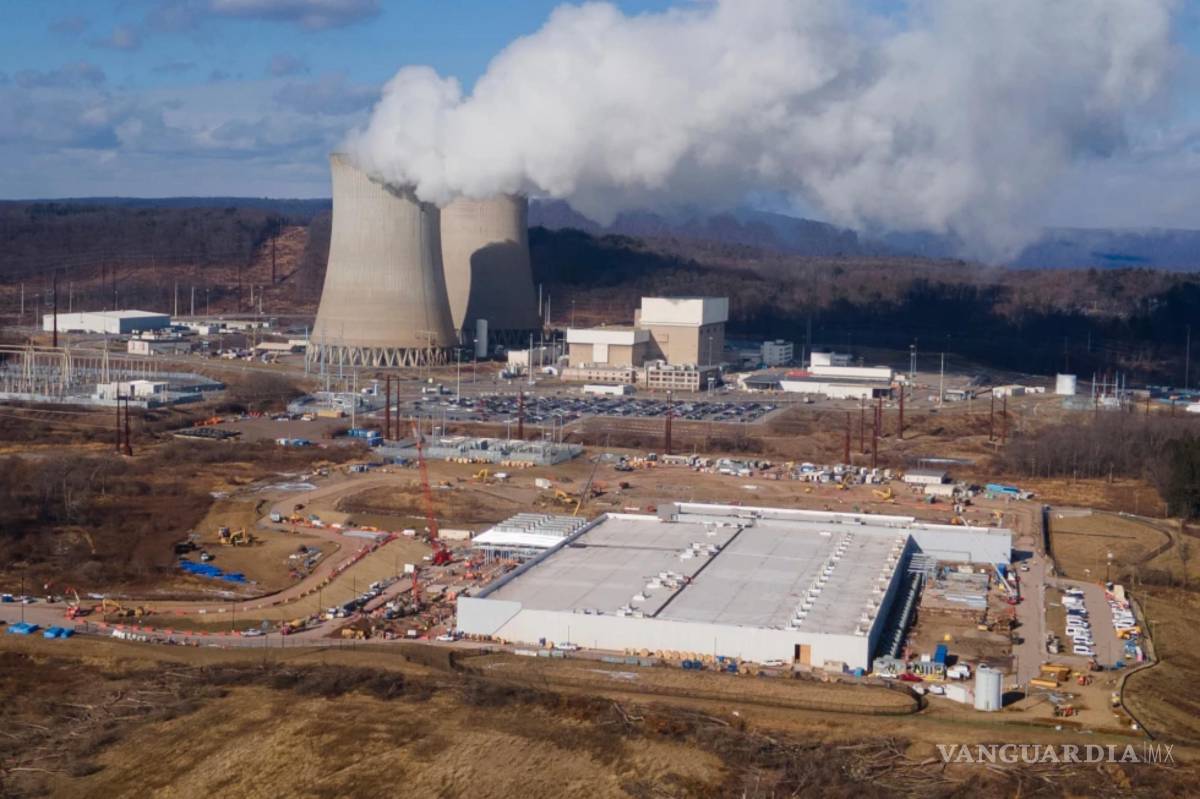 $!Un centro de datos de Amazon Web Services, en primer plano a la derecha, se encuentra en construcción junto a la central nuclear de Susquehanna en Berwick, Pensilvania, el 14 de enero de 2025.